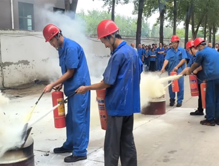 筑牢安全防線，河北宏遠液壓機械有限公司開展防火應(yīng)急預案演練