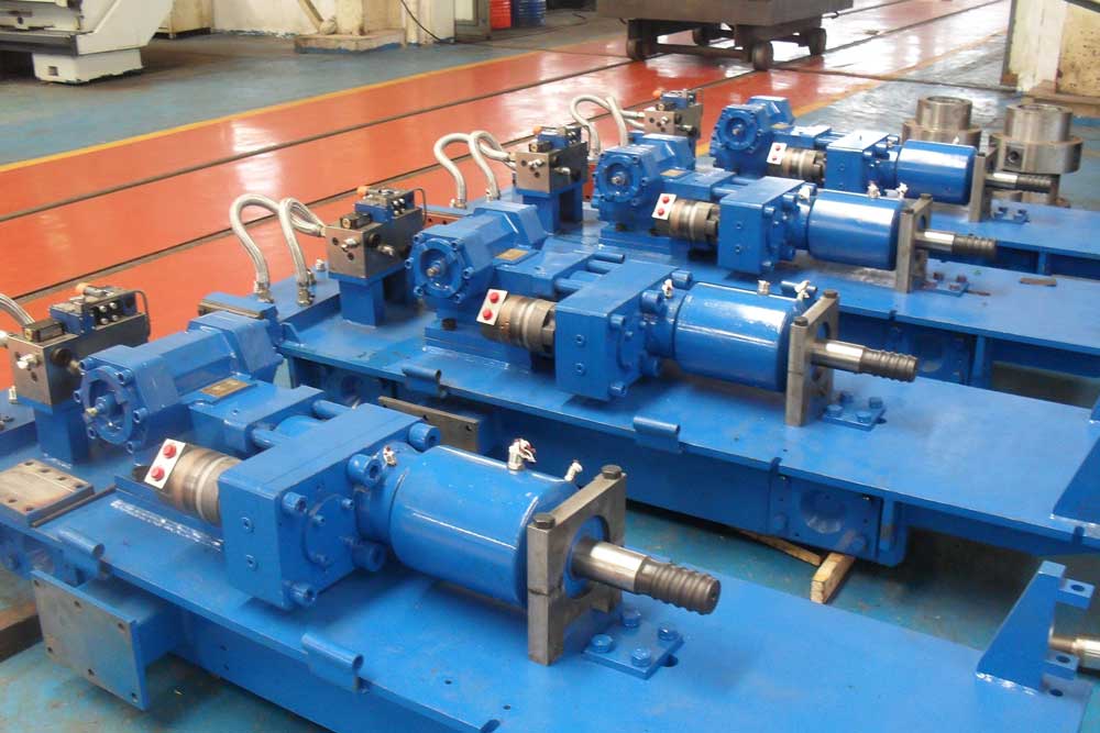 開鐵口鑿巖機裝配中