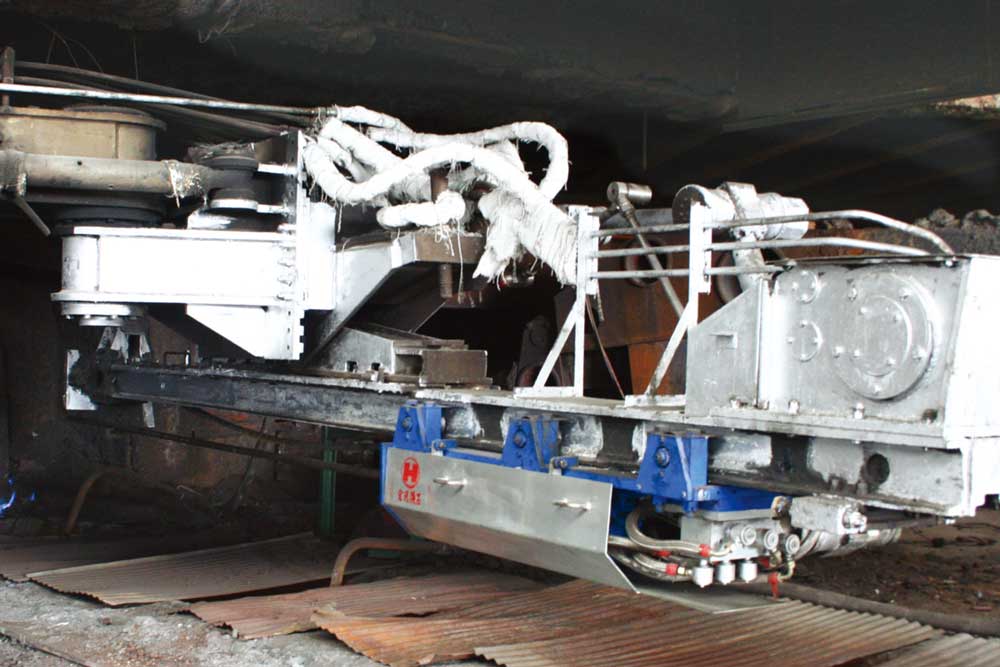 開鐵口鑿巖機現(xiàn)場